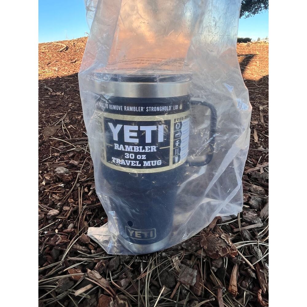 Yeti 30oz Rambler Travel Mug - Navy